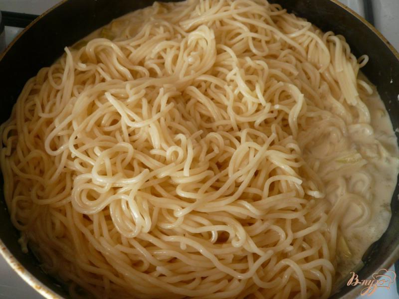 Фото приготовление рецепта: Спагетти с соусом из кабачка шаг №8