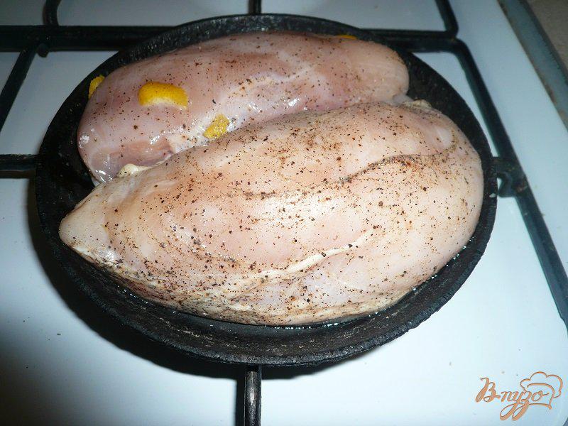 Фото приготовление рецепта: Куриная грудка с лимонным соком шаг №3