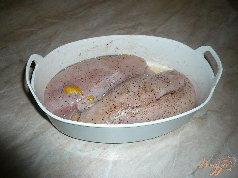Фото приготовление рецепта: Куриная грудка с лимонным соком шаг №2