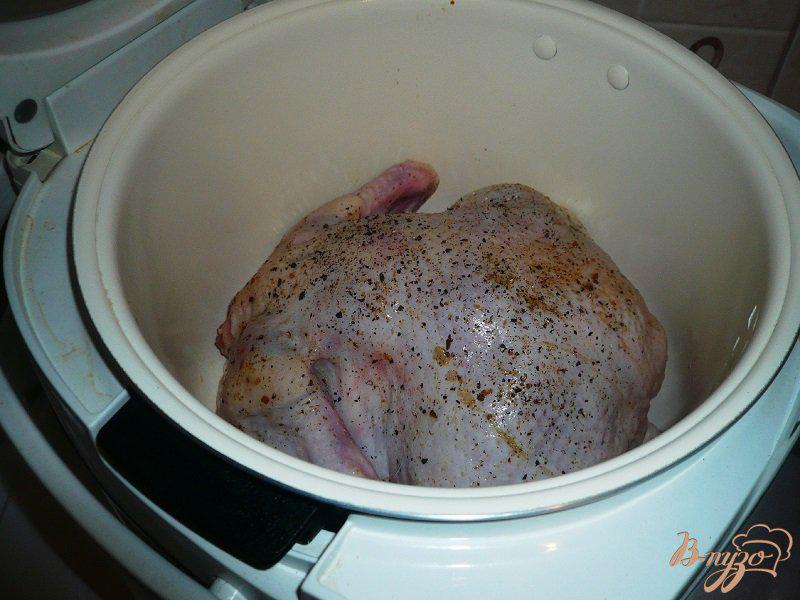 Фото приготовление рецепта: Курица с яблоками, запеченная в мультиварке шаг №3