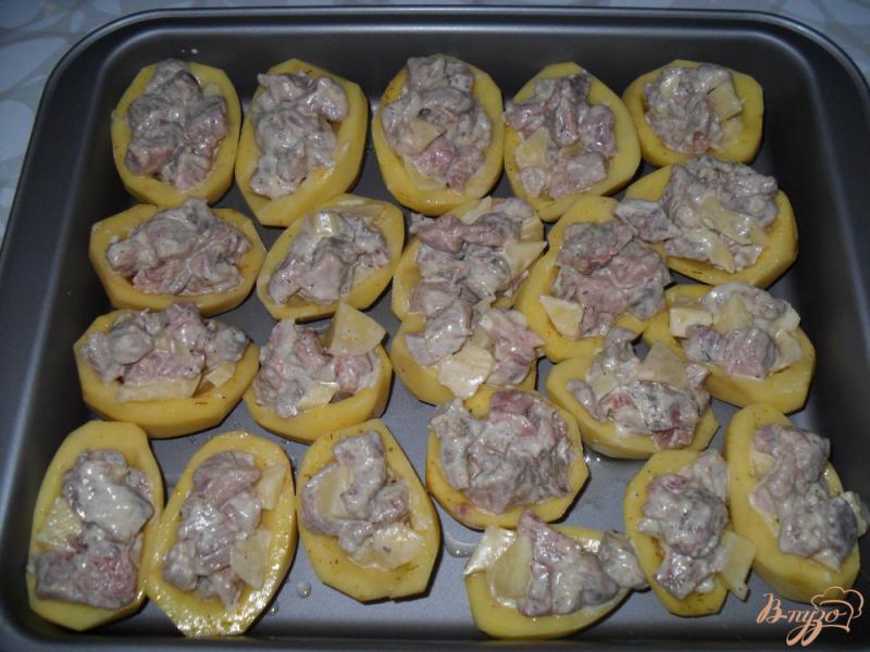 Фото приготовление рецепта: Картофельные лодочки с мясом шаг №7
