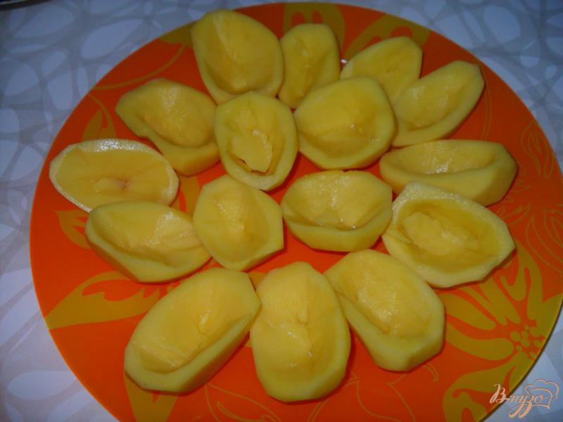Фото приготовление рецепта: Картофельные лодочки с мясом шаг №4