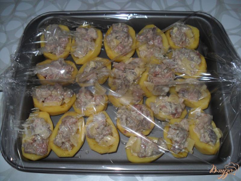 Фото приготовление рецепта: Картофельные лодочки с мясом шаг №8
