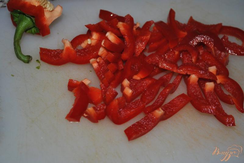 Фото приготовление рецепта: Салат с помидорами шаг №2