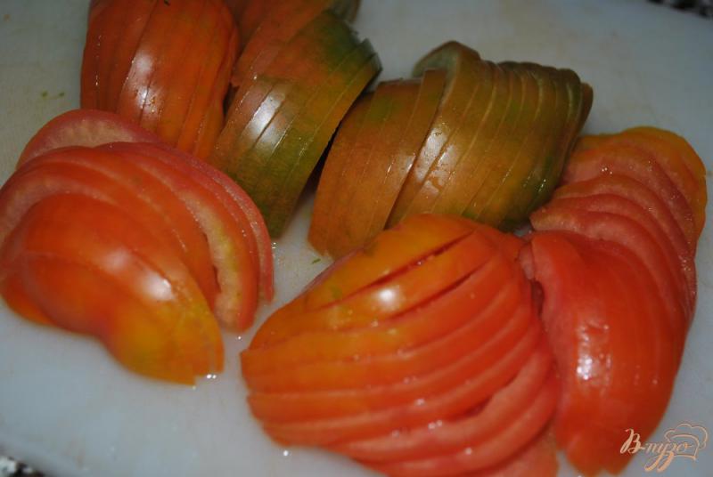 Фото приготовление рецепта: Салат с помидорами шаг №1