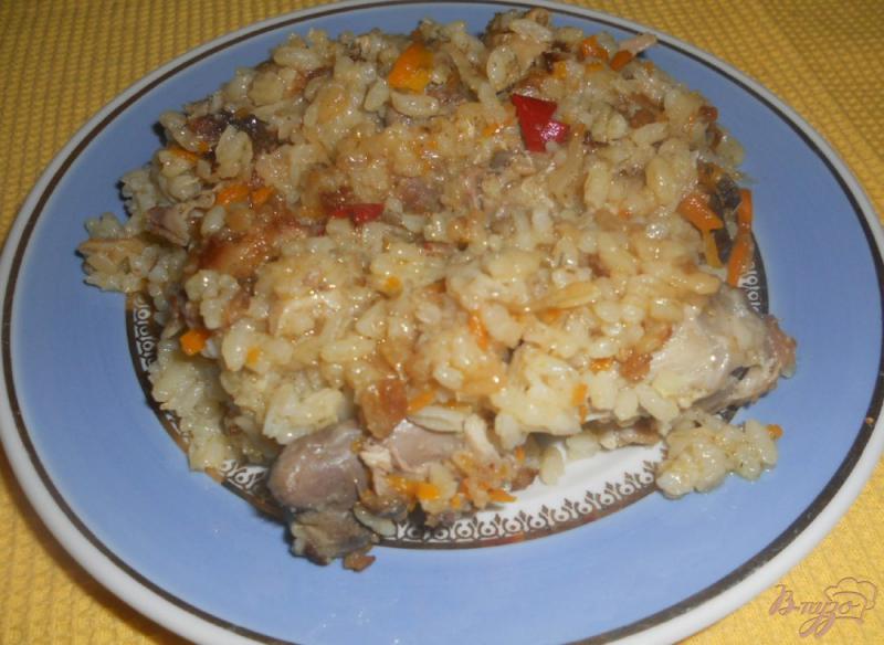 Фото приготовление рецепта: Рисовая каша с курицей в духовке шаг №7