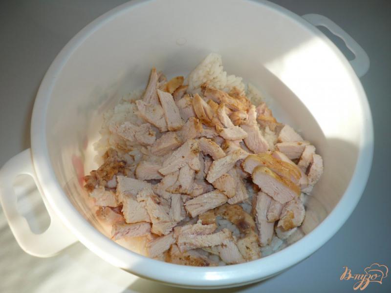 Фото приготовление рецепта: Салат с рисом, курицей и морковью по-корейски шаг №2
