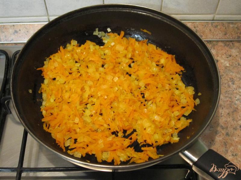 Фото приготовление рецепта: Толстолобик с овощами шаг №5