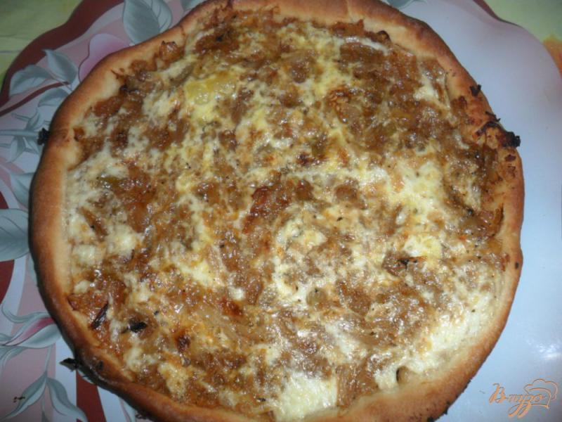 Фото приготовление рецепта: Пирог-пицца с тушеной капустой шаг №5