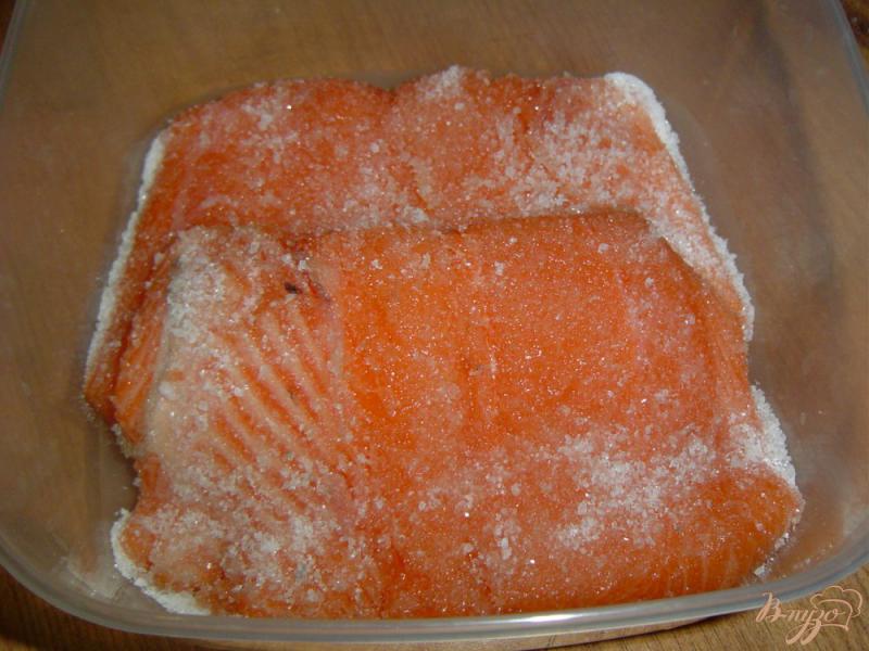 Фото приготовление рецепта: Красная рыба соленая по домашнему шаг №5