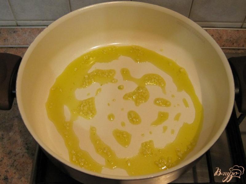 Фото приготовление рецепта: Тальятелле со шпинатом и сливочным сыром шаг №3