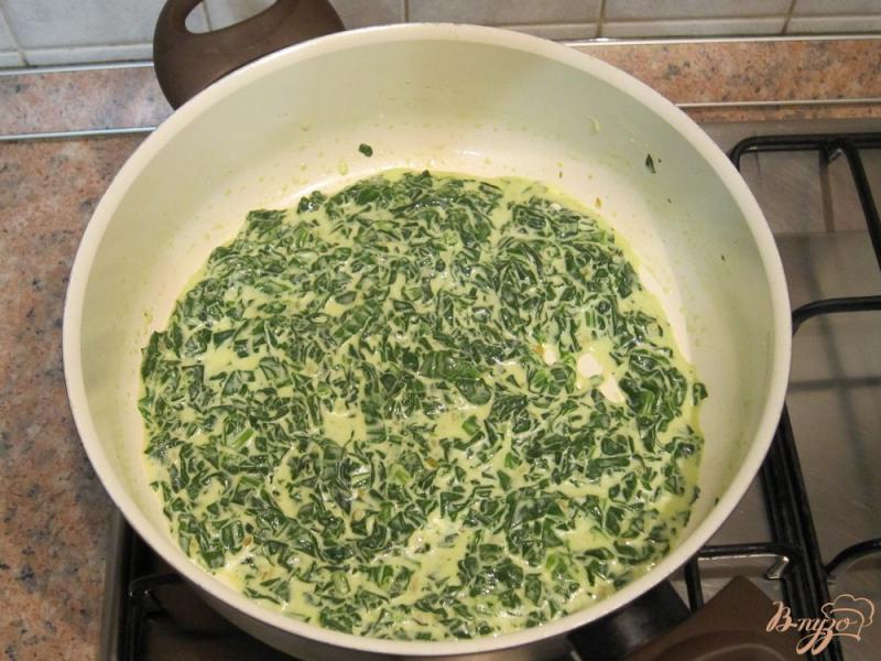 Фото приготовление рецепта: Тальятелле со шпинатом и сливочным сыром шаг №5