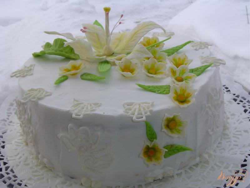 Фото приготовление рецепта: Торт «Цветы на снегу» шаг №11