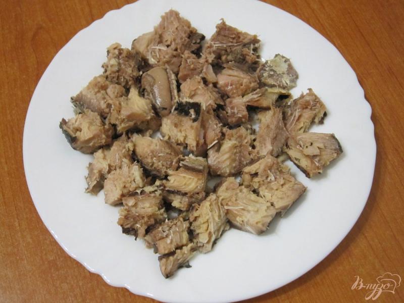 Фото приготовление рецепта: Салат из макарон с сардинами шаг №2
