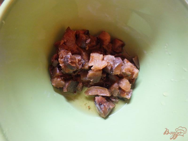 Фото приготовление рецепта: Компот из белой черешни с грушей и корицей шаг №2