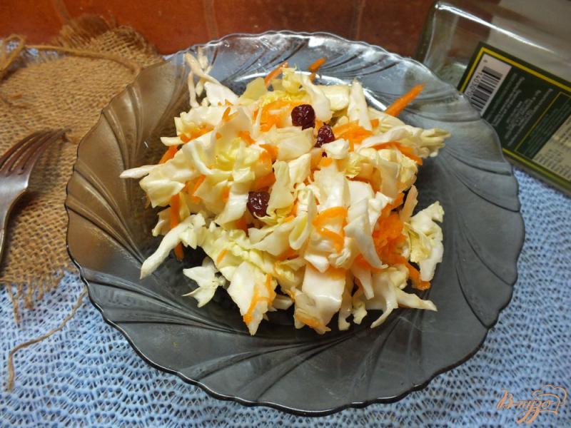 Фото приготовление рецепта: Салат капустный с клюквой шаг №4