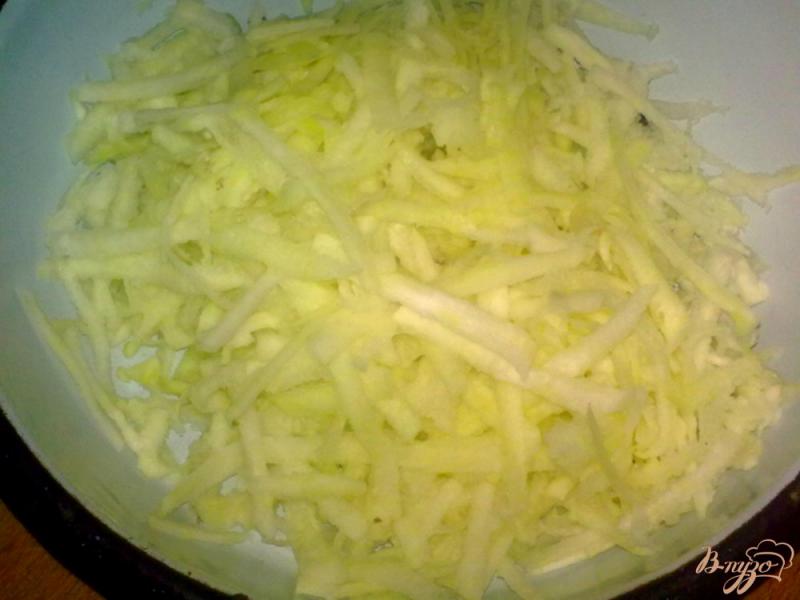Фото приготовление рецепта: Салат овощной со сливами шаг №1
