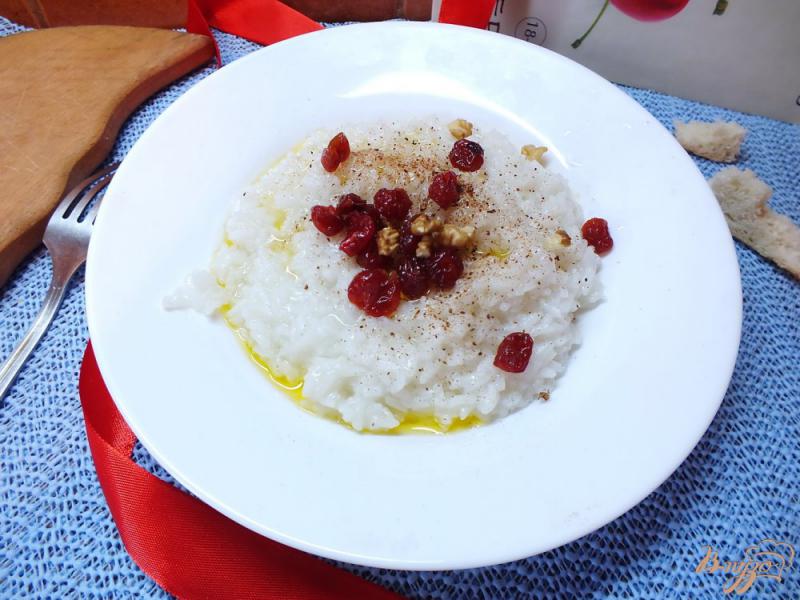 Фото приготовление рецепта: Рис с клюквой и льняным маслом шаг №5