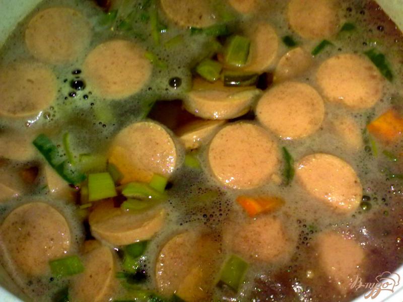 Фото приготовление рецепта: Суп с чечевицей и сосисками шаг №6