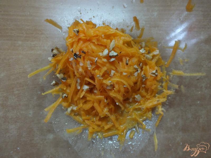Фото приготовление рецепта: Салат из тыквы с апельсиново - горчичной заправкой и орехами шаг №5