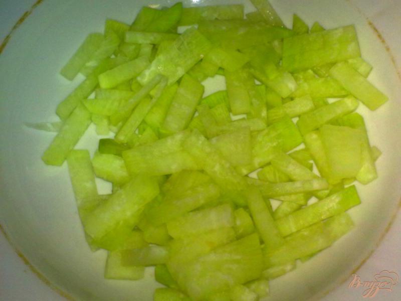 Фото приготовление рецепта: Салат из редьки с кальмаром шаг №1