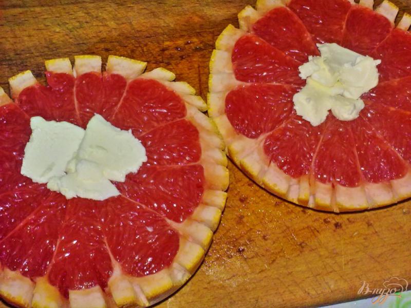 Фото приготовление рецепта: Грейпфрут запеченный шаг №3