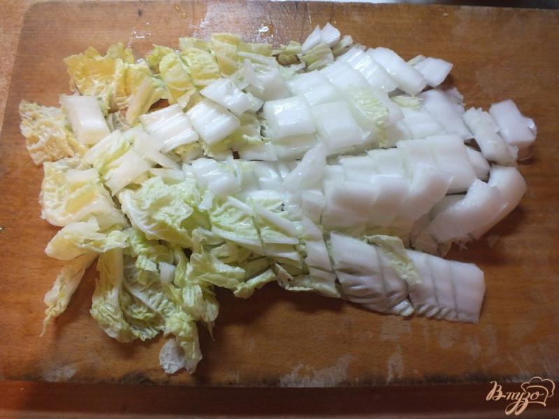 Фото приготовление рецепта: Салат из болгарского перца и двух видов капусты шаг №3