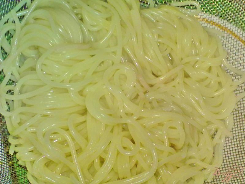 Фото приготовление рецепта: Спагетти со свеклой и арахисом шаг №1
