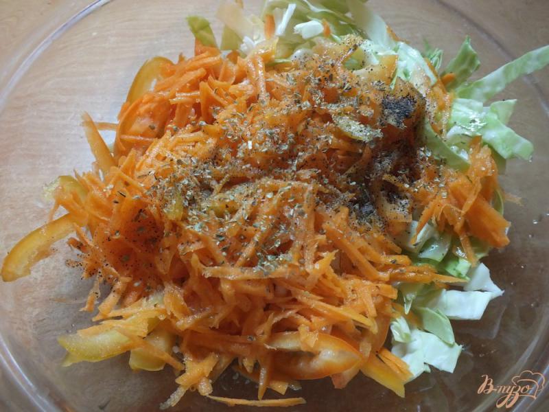 Фото приготовление рецепта: Салат из болгарского перца и моркови шаг №4