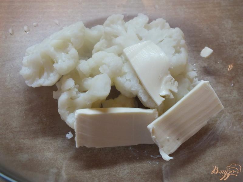 Фото приготовление рецепта: Суп - пюре из цветной капусты с плавленым сыром шаг №3