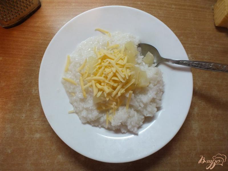 Фото приготовление рецепта: Рис с ананасом и сыром шаг №7
