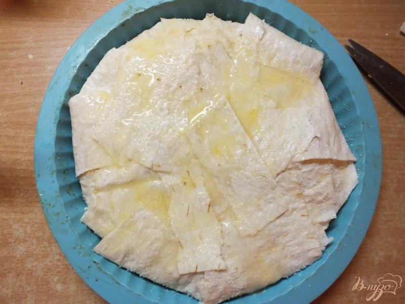 Фото приготовление рецепта: Сладкий пирог с ананасом и сыром шаг №5