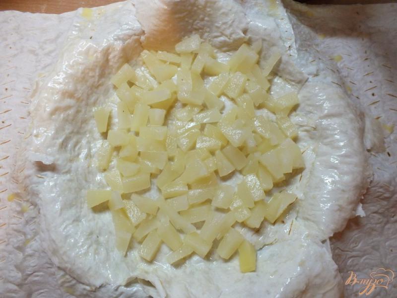 Фото приготовление рецепта: Сладкий пирог с ананасом и сыром шаг №3