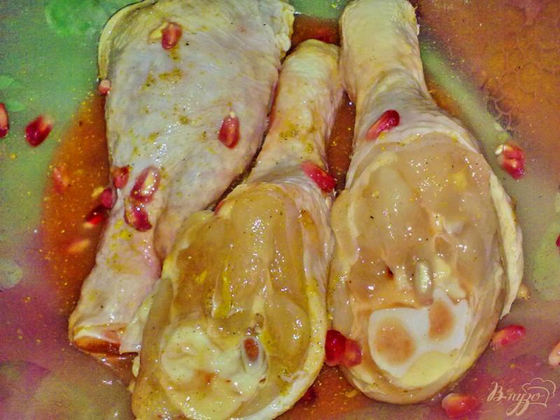 Фото приготовление рецепта: Куриные ножки в фруктах шаг №5