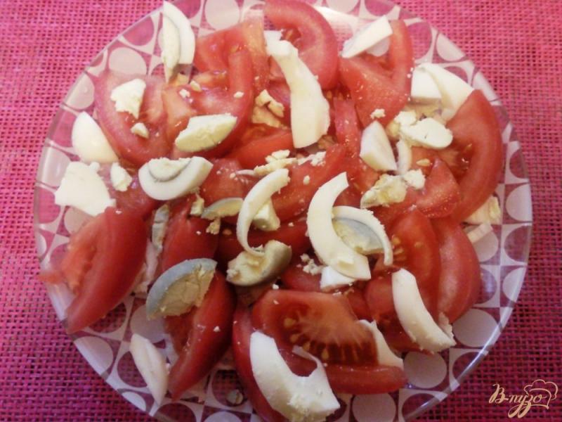 Фото приготовление рецепта: Салат из помидоров и яиц шаг №2