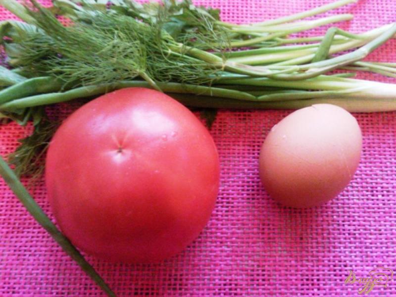 Фото приготовление рецепта: Салат из помидоров и яиц шаг №1