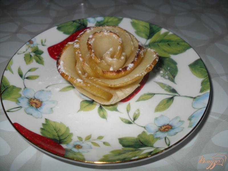 Фото приготовление рецепта: Слойки с яблоками «Розочки» шаг №5