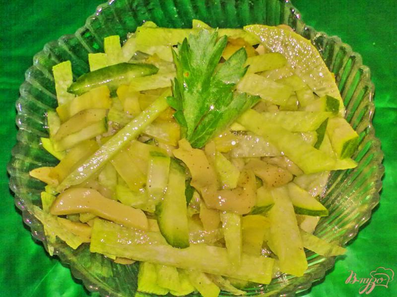 Фото приготовление рецепта: Салат из редьки с грибами шаг №4