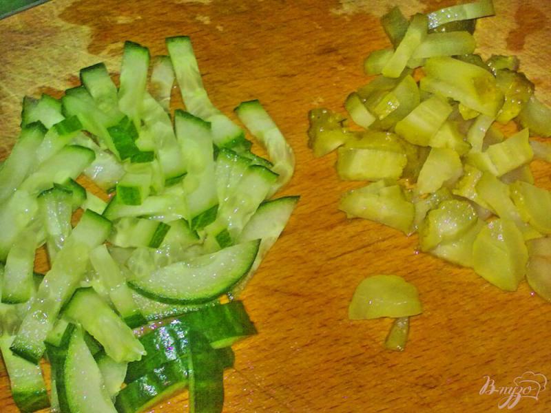 Фото приготовление рецепта: Салат из редьки с грибами шаг №2
