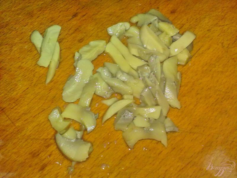 Фото приготовление рецепта: Салат из редьки с грибами шаг №1