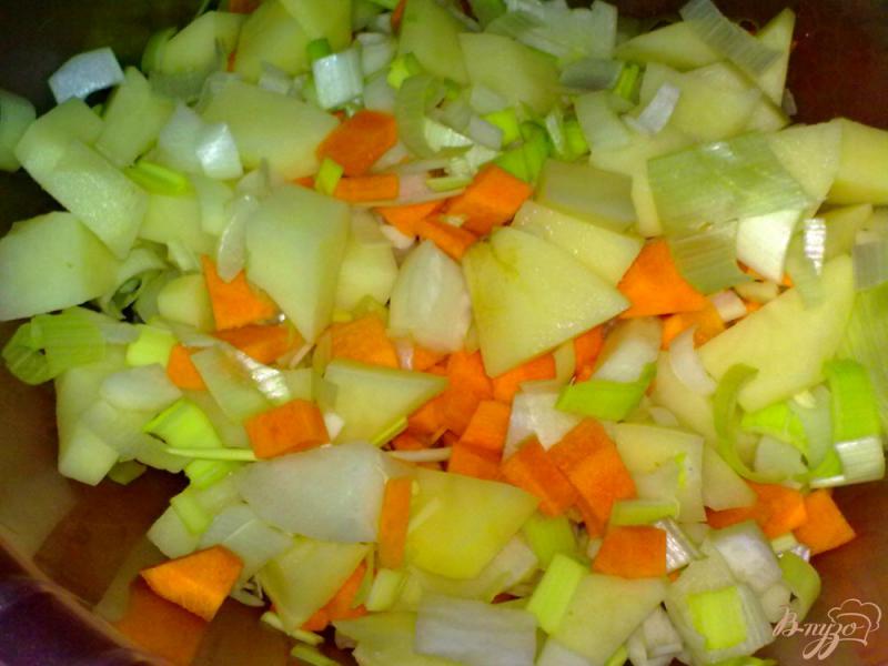 Фото приготовление рецепта: Картофель с дайконом в горшочке шаг №5