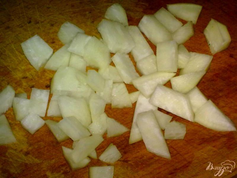 Фото приготовление рецепта: Картофель с дайконом в горшочке шаг №3