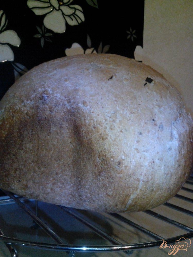 Фото приготовление рецепта: Пшеничный хлеб на закваске с чесноком и зеленью в хлебопечке шаг №4