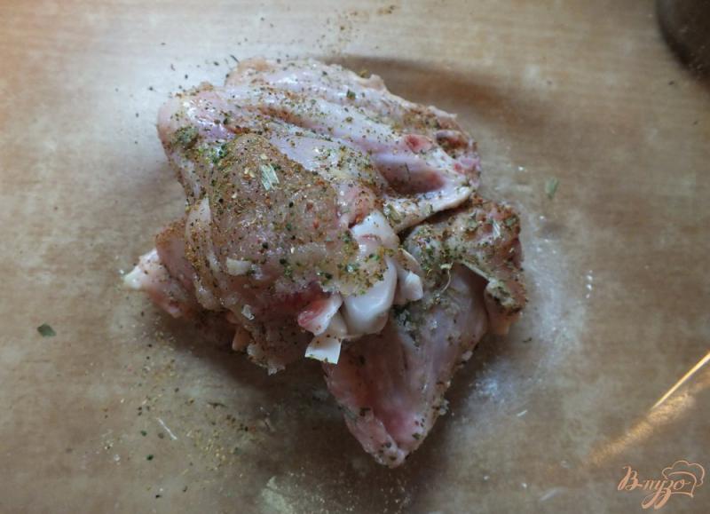 Фото приготовление рецепта: Курица в имбирно-чесночном маринаде шаг №2