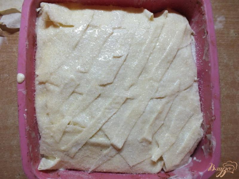 Фото приготовление рецепта: Пирог с творогом и бананом шаг №11