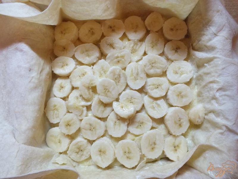 Фото приготовление рецепта: Пирог с творогом и бананом шаг №8