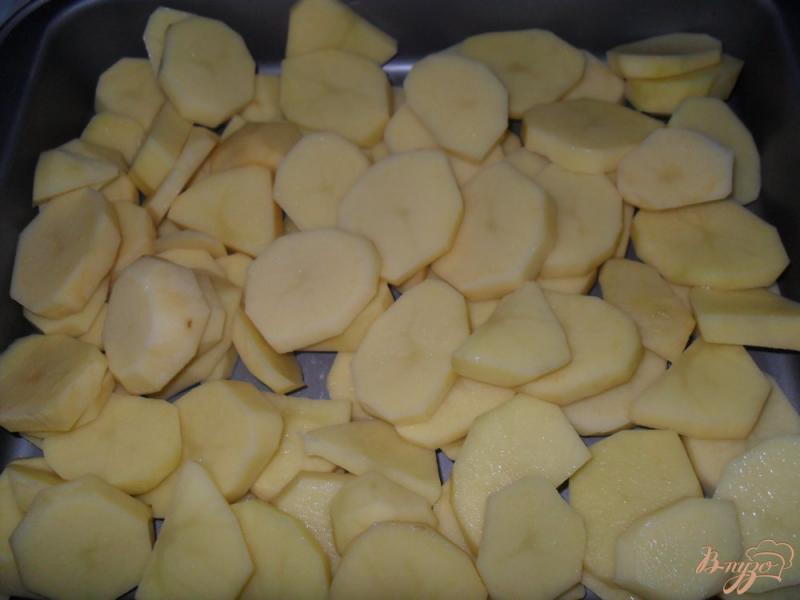Фото приготовление рецепта: Куриные голени в сметане с картошкой шаг №2