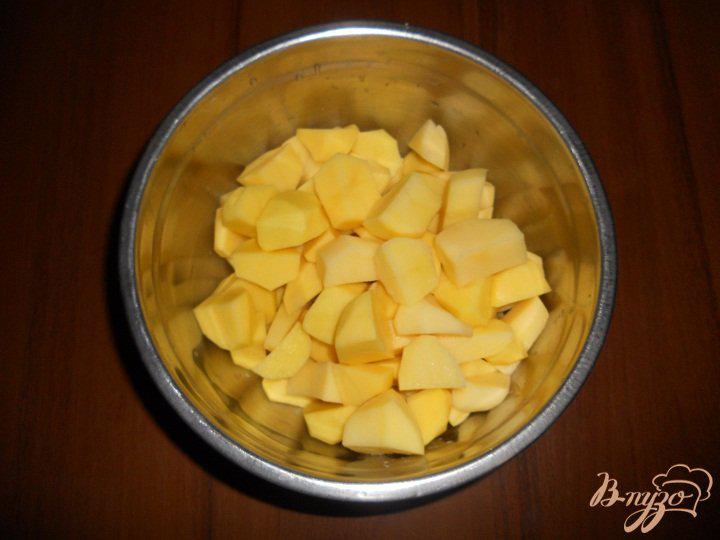 Фото приготовление рецепта: Картофель в томатном соусе в мультиварке шаг №1