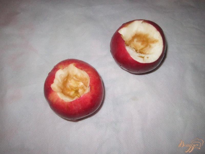 Фото приготовление рецепта: Яблоки запеченные со сливой шаг №2