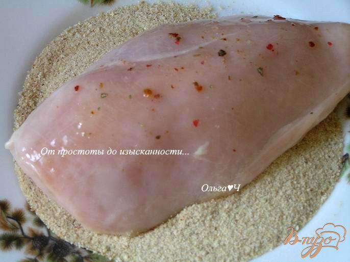 Фото приготовление рецепта: Куриные грудки в хрустящей панировке с итальянскими травами шаг №2
